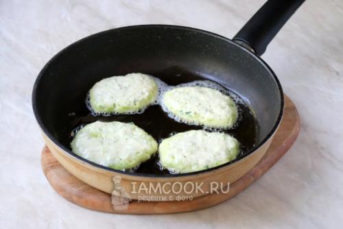 Сладкие и сытные: 20 рецептов оладий из кабачков 24 Сладкие и сытные: 20 рецептов оладий из кабачков 24