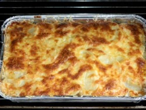 Какое количество порций обычно получается из одной приготовленной порции знаменитого картофеля с мясом по-французски. Мясо по-французски с картошкой в духовке