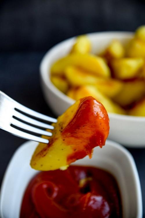 Картошка по-деревенски на сковороде. Картофель по-деревенски на сковороде — идеальный гарнир к любому блюду