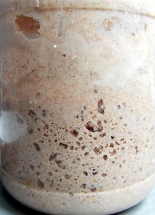 100% ржаной с солодом и изюмом на закваске. 02