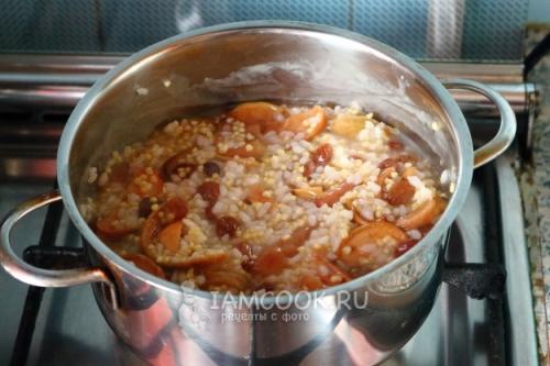 Питательный завтрак: как приготовить рассыпчатую пшённую кашу с сухофруктами 06 Питательный завтрак: как приготовить рассыпчатую пшённую кашу с сухофруктами 06