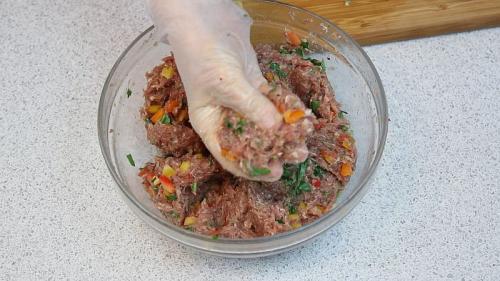 Котлеты С болгарским перцем и сыром в духовке. Описание