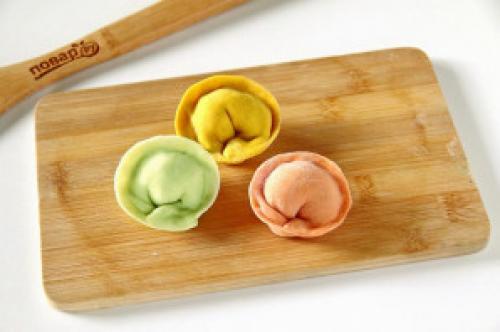 Какой секрет приготовления зеленого теста для пельменей. Цветные пельмени