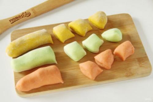 Какой секрет приготовления зеленого теста для пельменей. Цветные пельмени