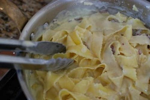 Карбонара с беконом и сметаной. Как приготовить пасту Карбонара дома