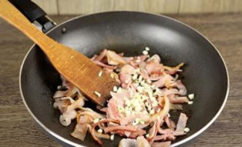 Паста Карбонара с беконом пошаговый рецепт. Классический рецепт пасты Карбонара с беконом и сливками