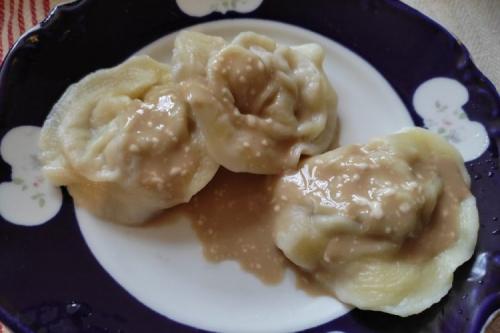 С какими соусами можно подавать пельмени с семгой и травами. 15 соусов для пельменей, которые стоит приготовить