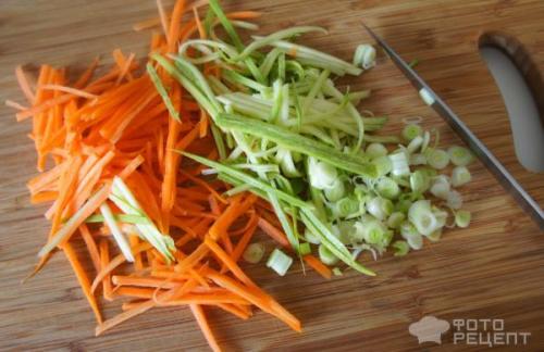 С какими видами дополнительной начинки можно комбинировать семгу и травы в пельменях. Рецепт: Пельмени с рыбой и овощами - легкие пельмени со средиземноморским вкусом