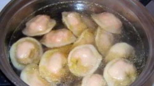 Сочные и вкусные: как приготовить пельмени с горбушей и салом 04 Сочные и вкусные: как приготовить пельмени с горбушей и салом 04