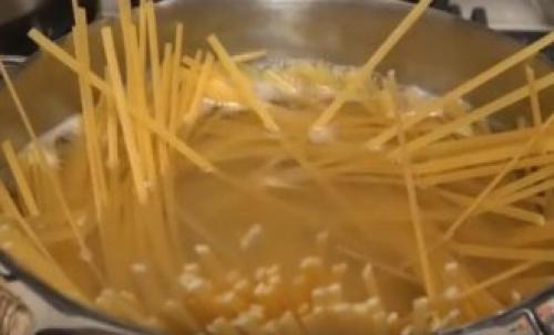 Паста карбонара с колбасками. Как приготовить пасту с охотничьими колбасками в сливочном соусе — рецепт очень простой и вкусной пасты с пошаговыми фото 38 Паста карбонара с колбасками. Как приготовить пасту с охотничьими колбасками в сливочном соусе — рецепт очень простой и вкусной пасты с пошаговыми фото 38