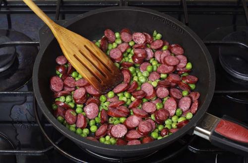 Паста карбонара с колбасками. Как приготовить пасту с охотничьими колбасками в сливочном соусе — рецепт очень простой и вкусной пасты с пошаговыми фото