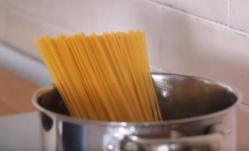 Паста карбонара с колбасками. Как приготовить пасту с охотничьими колбасками в сливочном соусе — рецепт очень простой и вкусной пасты с пошаговыми фото 12 Паста карбонара с колбасками. Как приготовить пасту с охотничьими колбасками в сливочном соусе — рецепт очень простой и вкусной пасты с пошаговыми фото 12