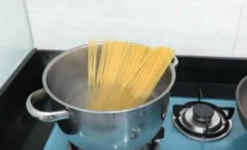 Паста карбонара с колбасками. Как приготовить пасту с охотничьими колбасками в сливочном соусе — рецепт очень простой и вкусной пасты с пошаговыми фото 22 Паста карбонара с колбасками. Как приготовить пасту с охотничьими колбасками в сливочном соусе — рецепт очень простой и вкусной пасты с пошаговыми фото 22