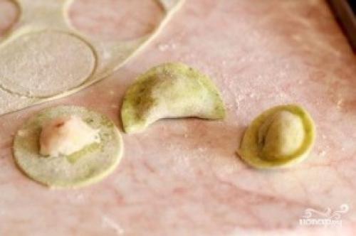 Есть ли способы украшения пельменей в форме рыбы после приготовления. Разноцветные пельмени с рыбой