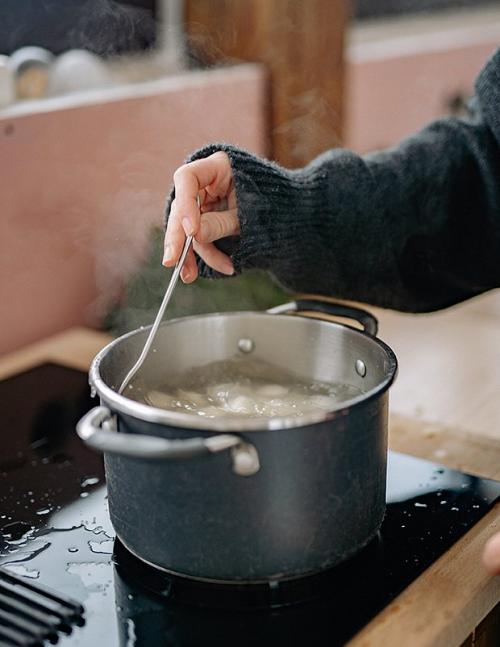 Какой температуры нужно придерживаться при варке таких пельменей. Как правильно варить пельмени в кастрюле?